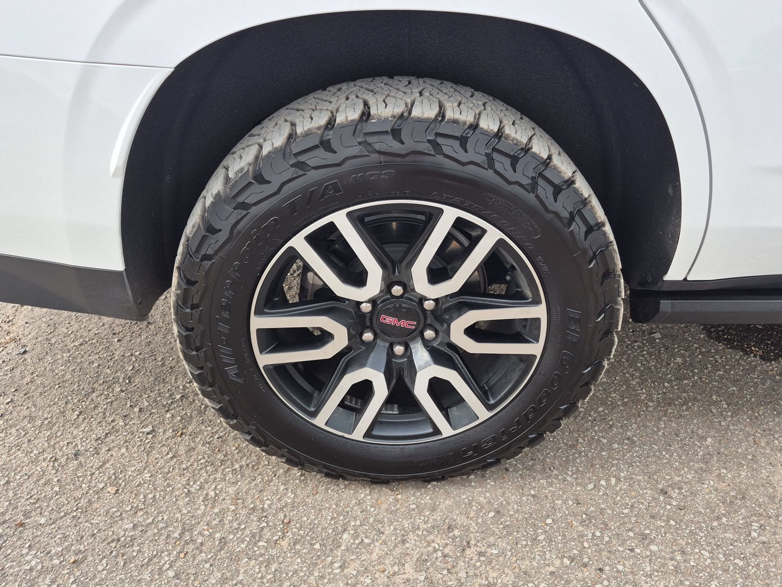 Used 2023 GMC Yukon AT4 w/ LPO, Floor Liner Package AWD/4WD image 34