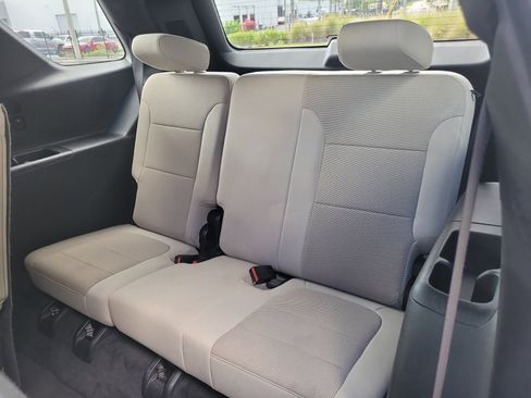 Used 2023 Chevrolet Traverse LS image 15