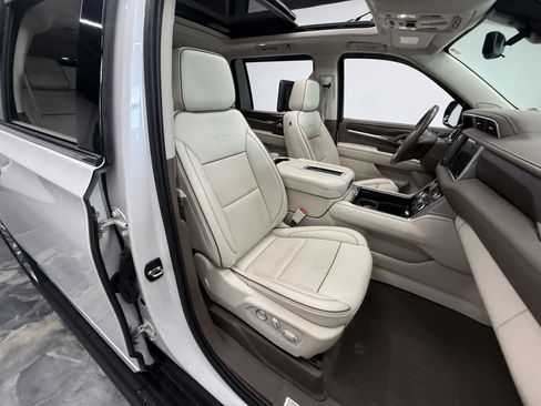 Used 2021 GMC Yukon XL Denali w/ Denali Ultimate Package AWD/4WD image 19
