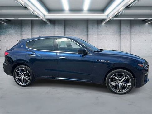 Used 2020 Maserati Levante AWD/4WD image 3
