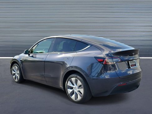 Used 2024 Tesla Model Y Long Range AWD/4WD image 4