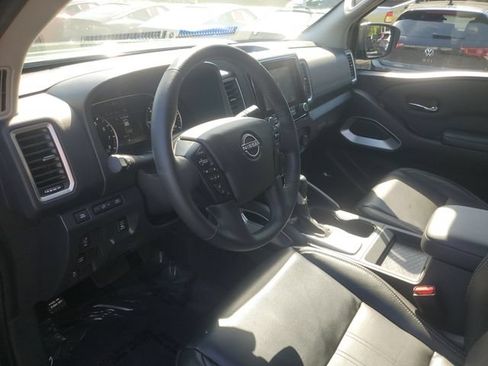 Used 2023 Nissan Frontier SV w/ SV Premium Package RWD image 13