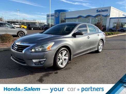 Used 2015 Nissan Altima 2.5 SV image 1