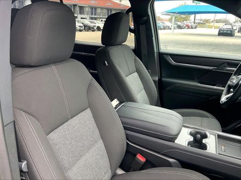 Used 2025 GMC Acadia Elevation image 7