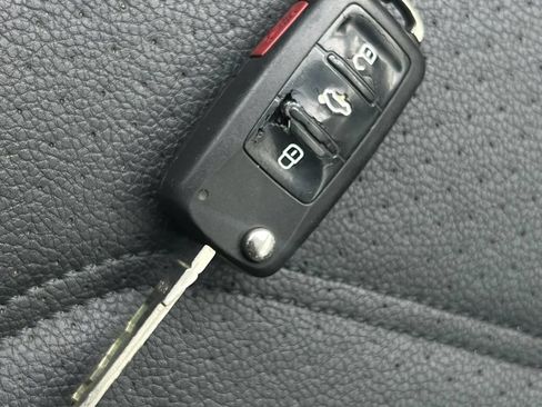 Used 2012 Volkswagen Passat TDI SE FWD image 32