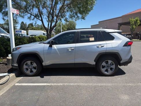 Used 2022 Toyota RAV4 LE AWD/4WD image 22