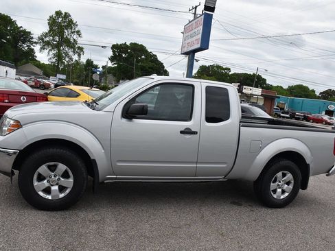 Used 2011 Nissan Frontier SV w/ SV Premium Utility Pkg AWD/4WD image 4