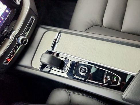 Certified 2025 Volvo XC60 B5 Plus image 26