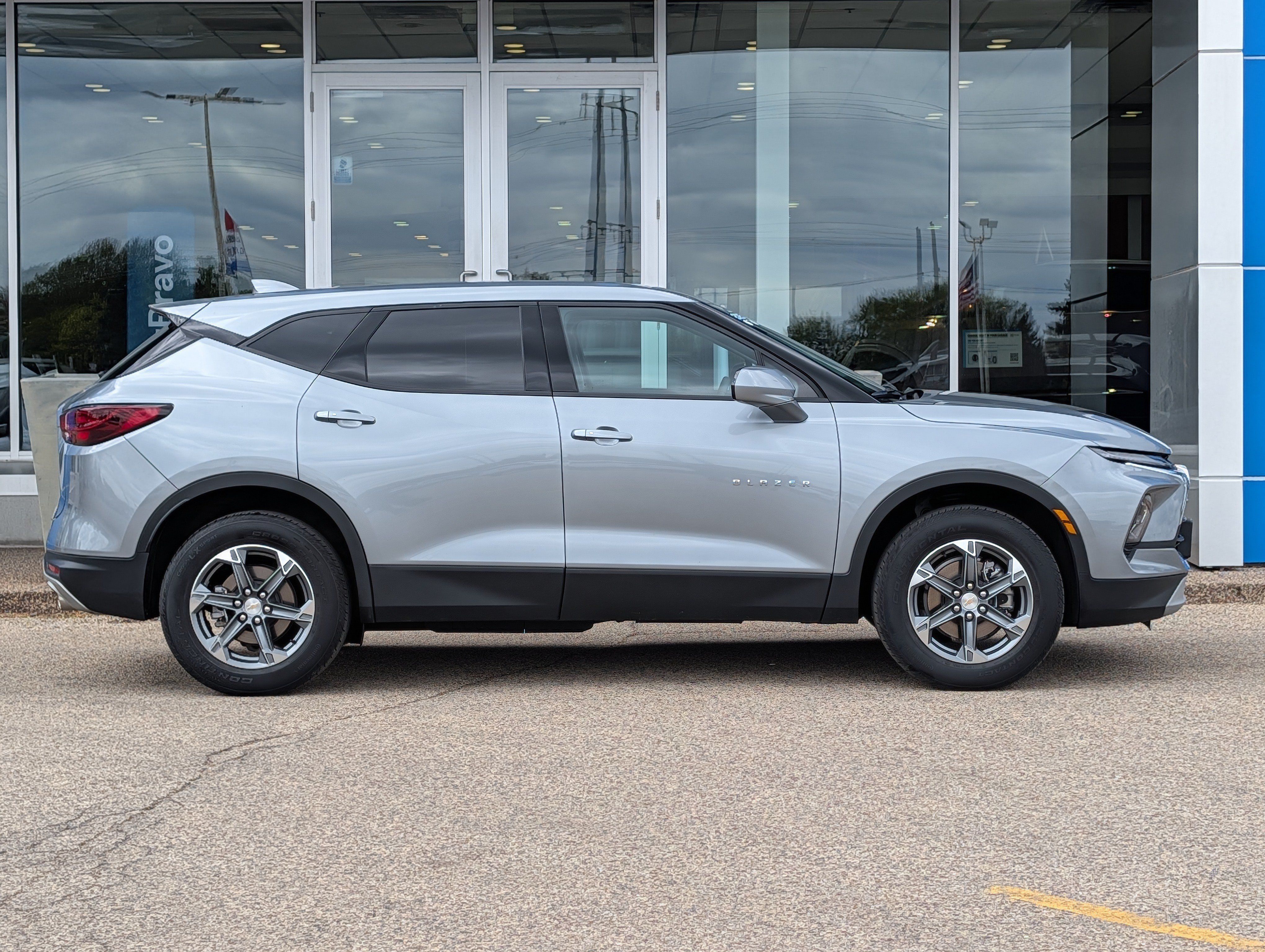 Certified 2025 Chevrolet Blazer LT AWD/4WD image 2