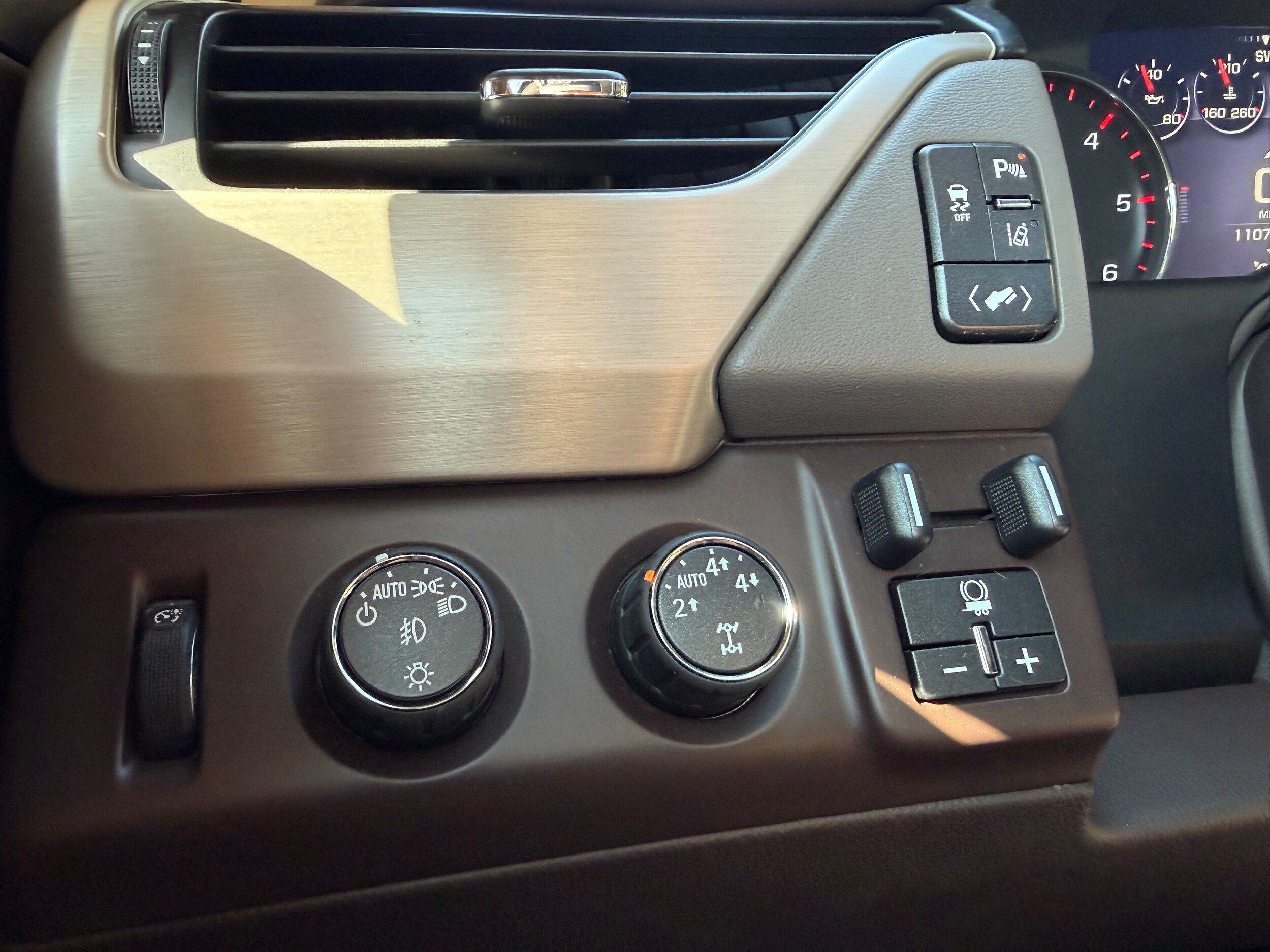 Used 2015 GMC Yukon Denali AWD/4WD image 24