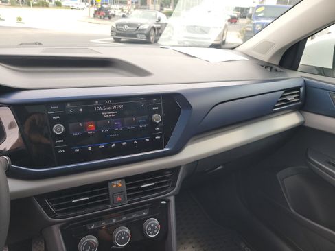 Used 2023 Volkswagen Taos SE w/ Panoramic Sunroof Package FWD image 19