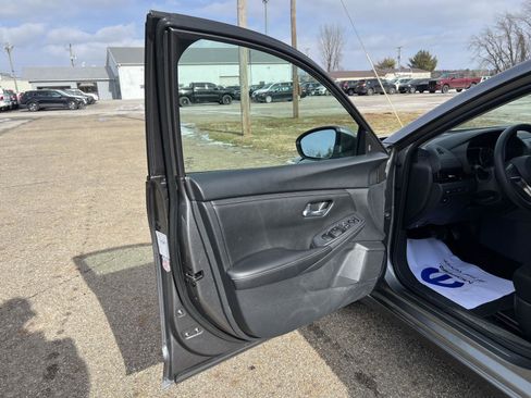 Used 2024 Nissan Sentra SV image 12