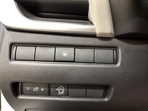Used 2023 Nissan Rogue SV AWD/4WD image 30