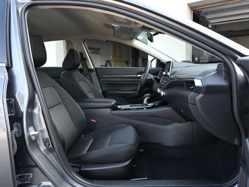 Used 2024 Nissan Altima 2.5 SV image 28