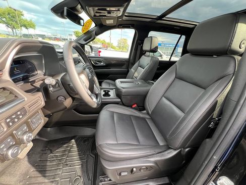Used 2023 Chevrolet Tahoe Z71 w/ Luxury Package AWD/4WD image 19