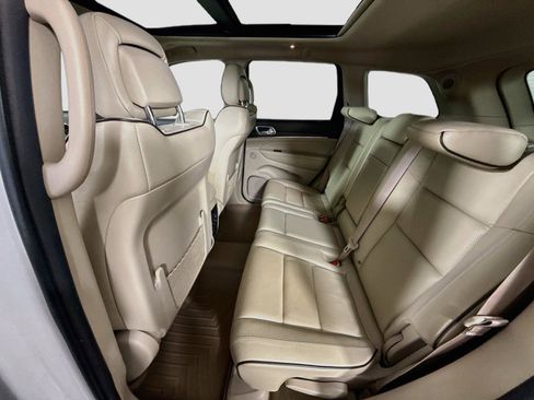 Used 2018 Jeep Grand Cherokee Overland AWD/4WD image 19