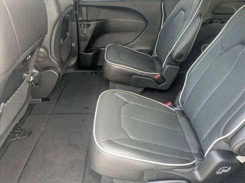 New 2026 Chrysler Pacifica Limited w/ S Appearance Package AWD/4WD image 17