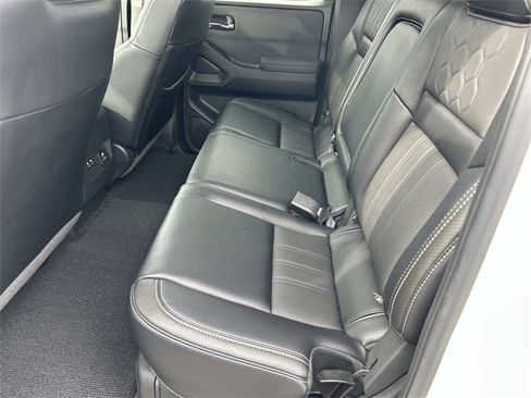 Used 2024 Nissan Frontier SL w/ Technology Package image 21