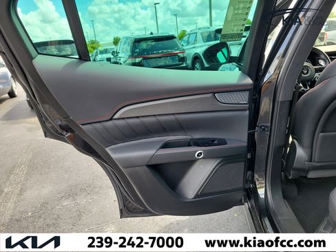 Used 2023 Maserati Grecale Modena AWD/4WD image 15