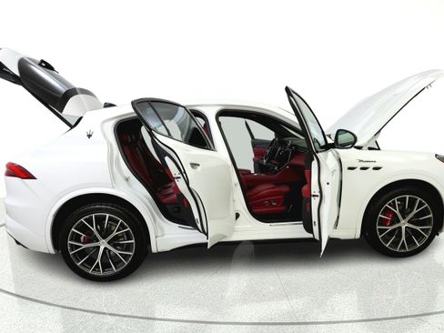 Used 2023 Maserati Grecale Modena AWD/4WD image 15