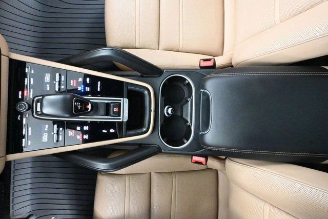 Used 2022 Porsche Cayenne E-Hybrid Coupe AWD/4WD image 30