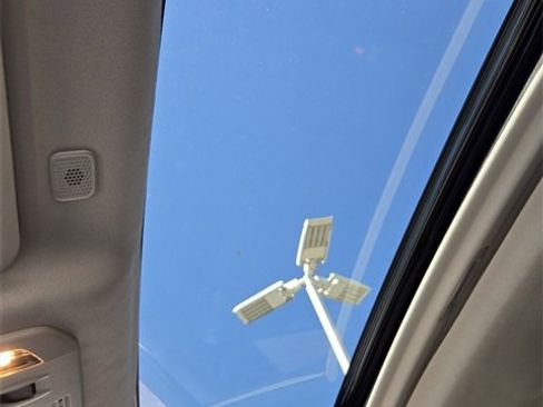 Used 2023 Toyota Highlander XLE image 10