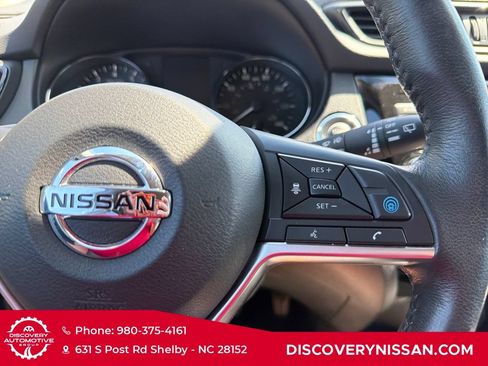 Used 2019 Nissan Rogue SV w/ Premium Package FWD image 22