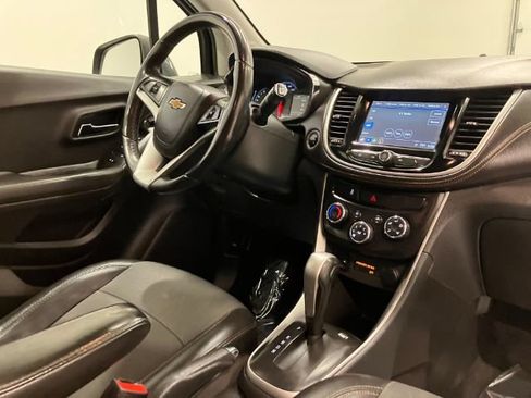 Used 2018 Chevrolet Trax LT w/ LT Convenience Package AWD/4WD image 40