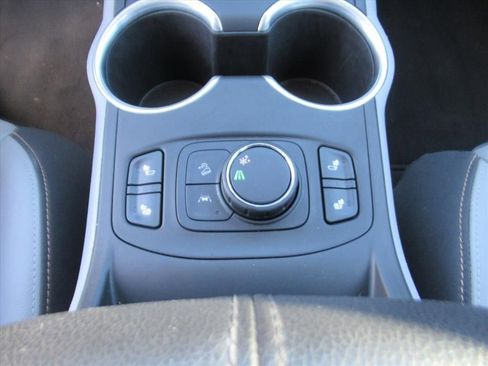 Used 2020 GMC Terrain SLT w/ Preferred Package image 26