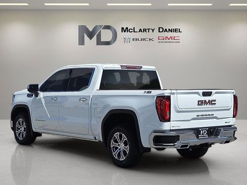 Used 2024 GMC Sierra 1500 SLT w/ X31 Off-Road Package AWD/4WD image 4