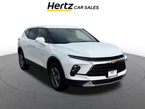 Used 2025 Chevrolet Blazer LT image 1