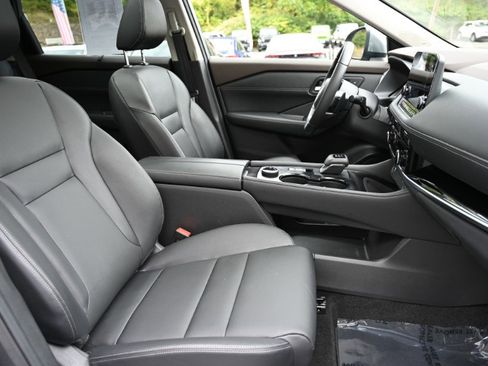 Used 2023 Nissan Rogue SL w/ SL Premium Package image 25