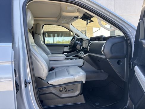Used 2025 Ford Expedition Active AWD/4WD image 14