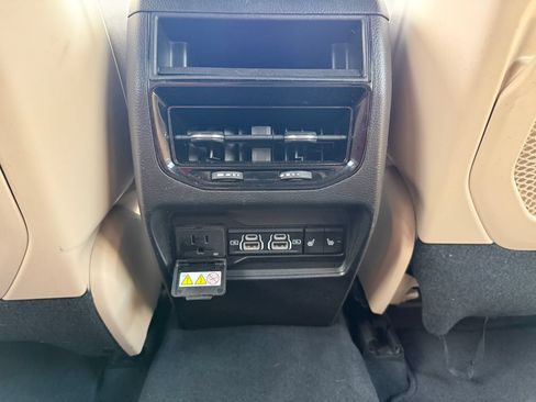 Used 2023 Jeep Grand Cherokee Limited AWD/4WD image 36