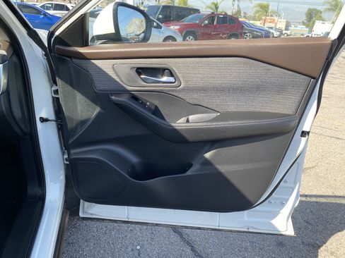 Used 2021 Nissan Rogue SV FWD image 22