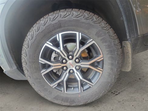 Used 2024 GMC Acadia AT4 image 10