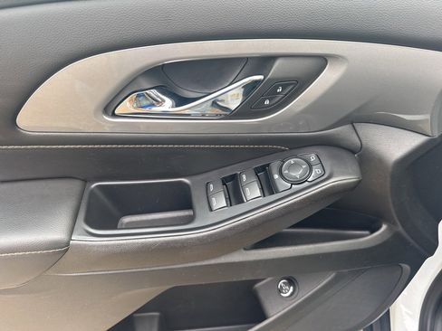 Used 2021 Chevrolet Traverse LT image 10