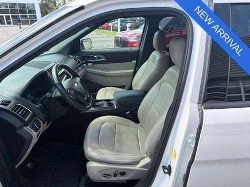 Used 2018 Ford Explorer Limited FWD image 16