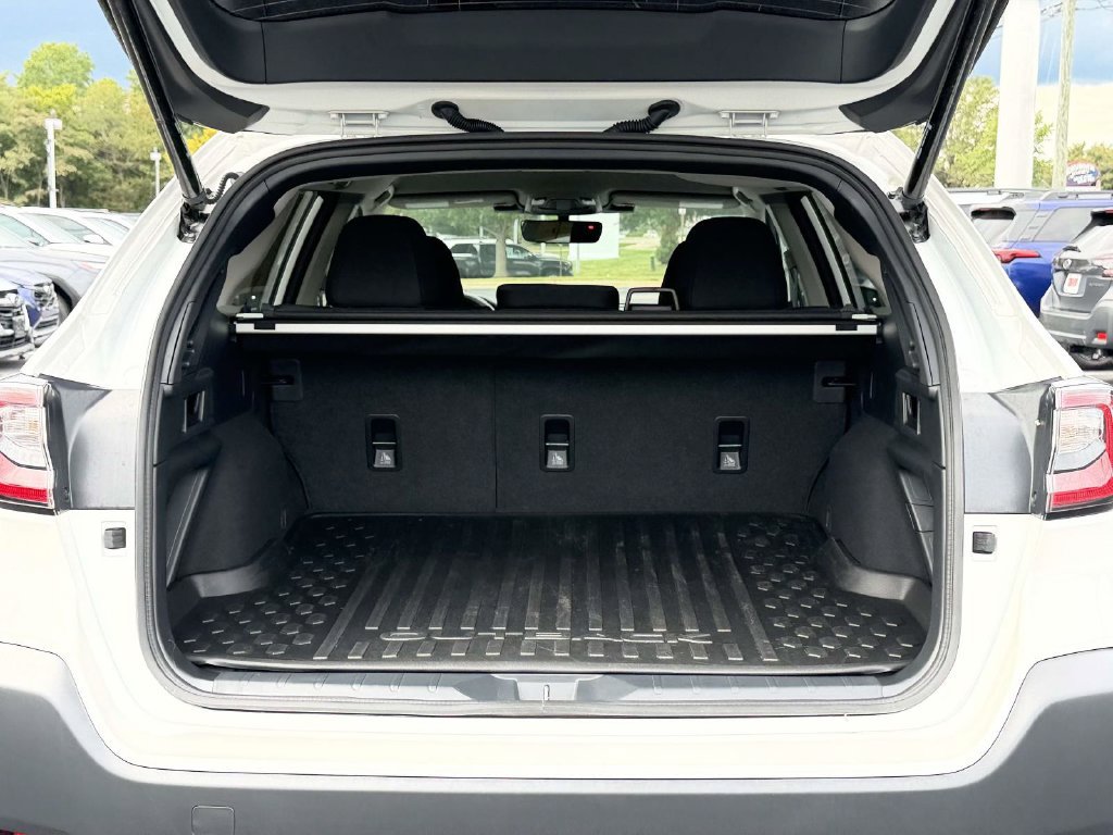Certified 2025 Subaru Outback Premium AWD/4WD image 14