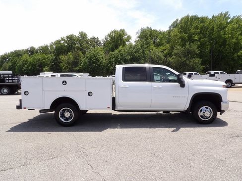 Used 2024 Chevrolet Silverado 3500 LT w/ Convenience Package AWD/4WD image 9