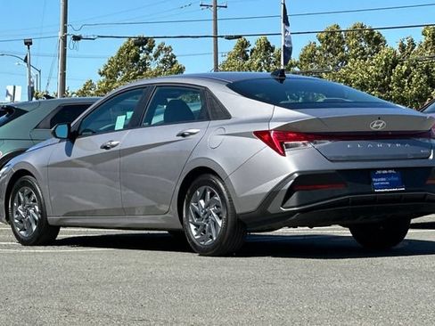 Certified 2025 Hyundai Elantra Hybrid FWD image 8