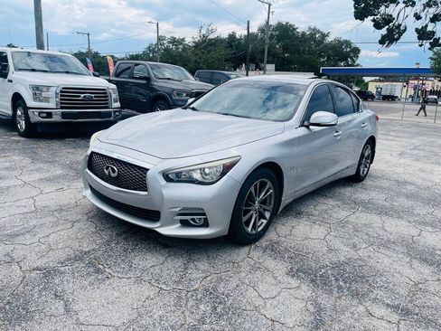 Used 2017 INFINITI Q50 Signature Edition w/ All Weather Package (L93) RWD image 4