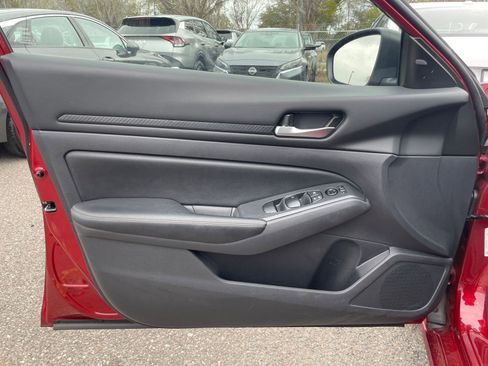 Used 2025 Nissan Altima 2.5 SV image 18