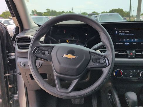 Used 2025 Chevrolet TrailBlazer LT AWD/4WD image 23