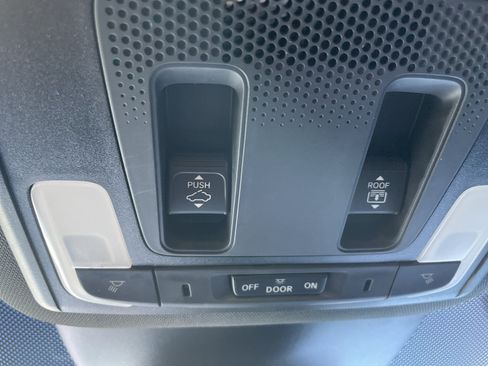 Used 2025 Honda Pilot TrailSport image 31