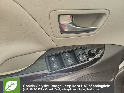 Used 2016 Toyota Sienna L image 20