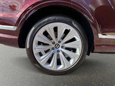 Used 2022 Bentley Bentayga image 19