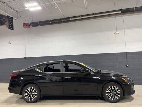 Used 2023 Nissan Altima 2.5 SV w/ SV Premium Package image 9