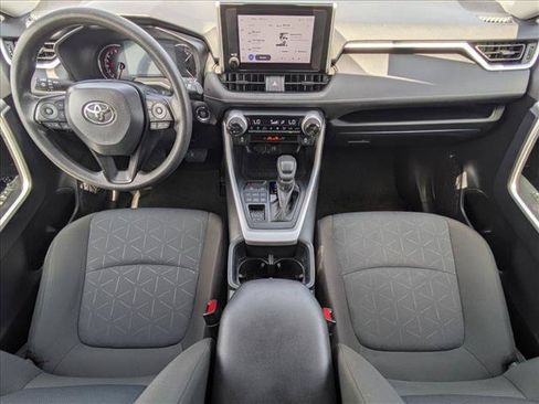 Used 2025 Toyota RAV4 XLE AWD/4WD image 17