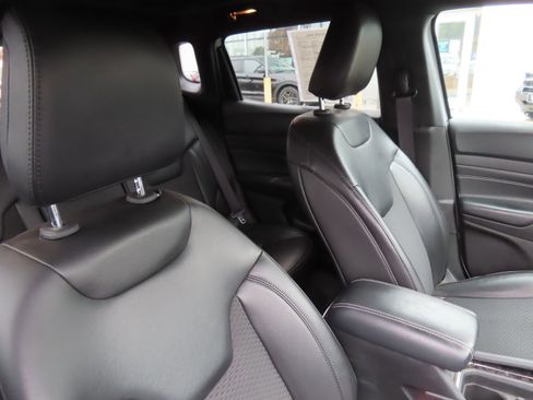 Used 2022 Jeep Compass Altitude w/ Sun and Sound Group image 32